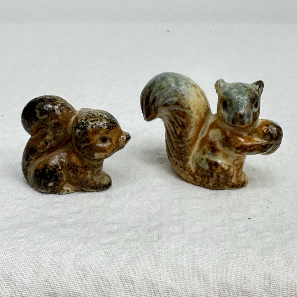 Set 2 MCM‎ Ceramic Squirrels Holding Nuts Glazed Pottery Pair Woodland Miniature